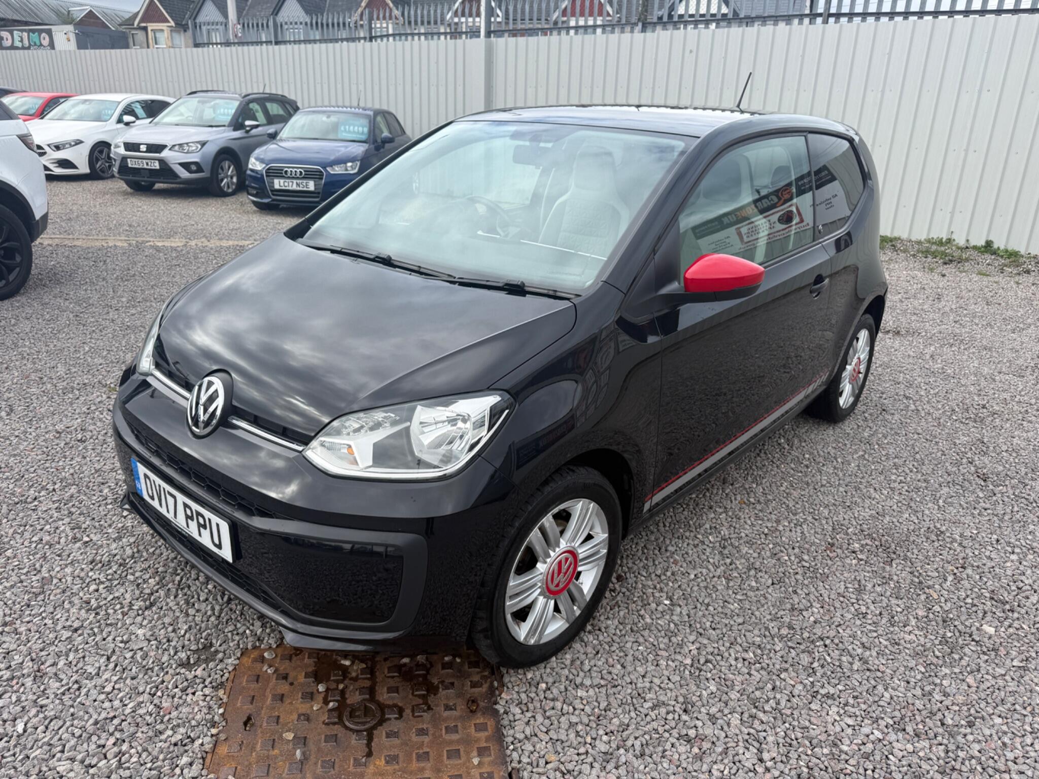 2017 Volkswagen up! 1.0 up! beats Euro 6 3dr, exterior view 4