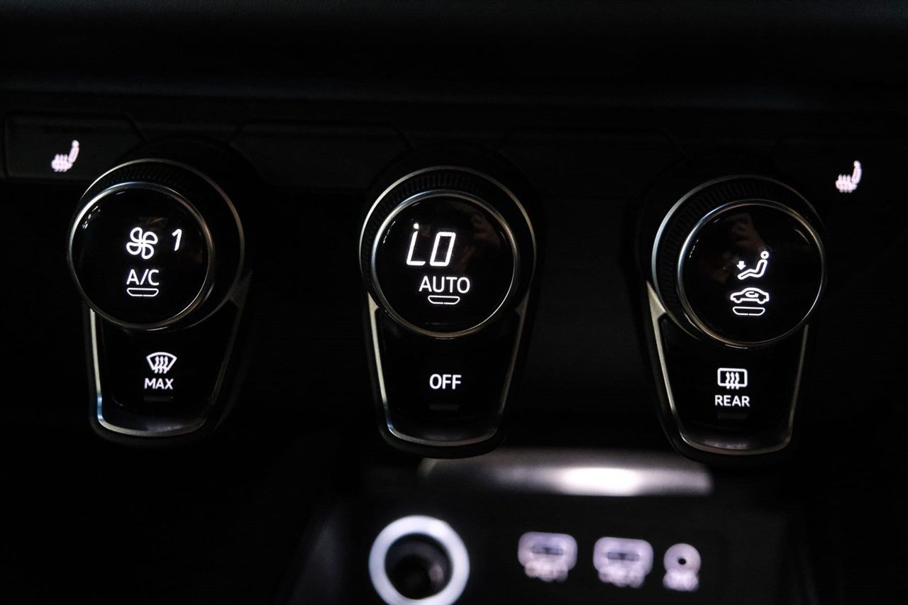 Audi R8 5.2 FSI V10 Plus Coupe 2dr Petrol S Tronic quattro Euro 6 (s/s) (610 ps) 2dr Automatic 2026