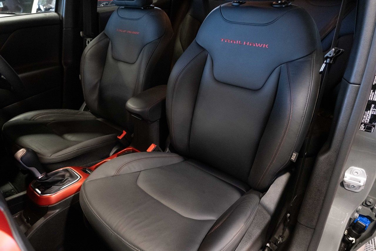 Jeep Renegade 1.3 GSE T4 11.4kWh Trailhawk SUV 5dr Petrol Plug-in Hybrid Auto 4xe Euro 6 (s/s) (240 ps) 5dr Automatic 2026