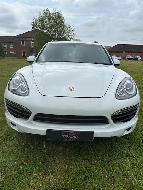 Porsche Cayenne 4.2 TD V8 S SUV 5dr Diesel TiptronicS 4WD Euro 5 (s/s) (382 ps) 5dr Automatic 2013