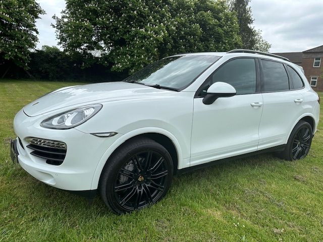 Porsche Cayenne 4.2 TD V8 S SUV 5dr Diesel TiptronicS 4WD Euro 5 (s/s) (382 ps) 5dr Automatic 2013