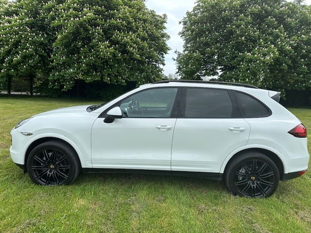 Porsche Cayenne 4.2 TD V8 S SUV 5dr Diesel TiptronicS 4WD Euro 5 (s/s) (382 ps) 5dr Automatic 2013