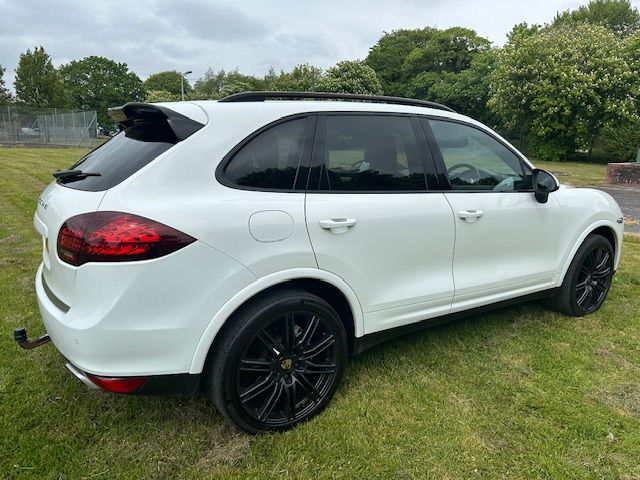 Porsche Cayenne 4.2 TD V8 S SUV 5dr Diesel TiptronicS 4WD Euro 5 (s/s) (382 ps) 5dr Automatic 2013