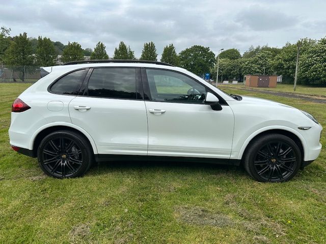 Porsche Cayenne 4.2 TD V8 S SUV 5dr Diesel TiptronicS 4WD Euro 5 (s/s) (382 ps) 5dr Automatic 2013