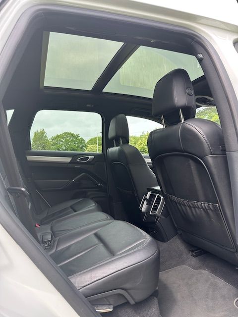 Porsche Cayenne 4.2 TD V8 S SUV 5dr Diesel TiptronicS 4WD Euro 5 (s/s) (382 ps) 5dr Automatic 2013