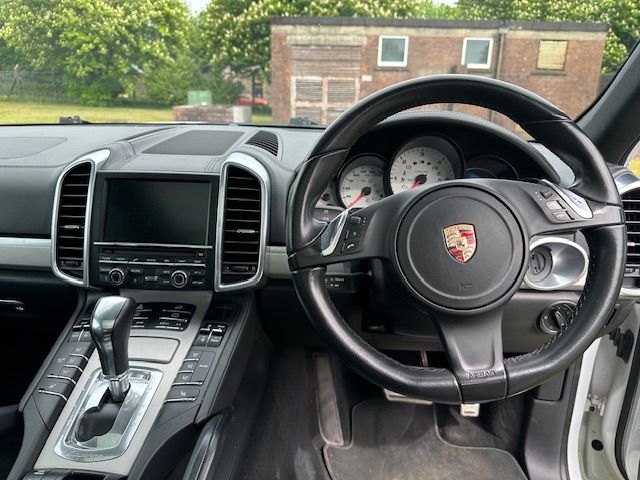 Porsche Cayenne 4.2 TD V8 S SUV 5dr Diesel TiptronicS 4WD Euro 5 (s/s) (382 ps) 5dr Automatic 2013