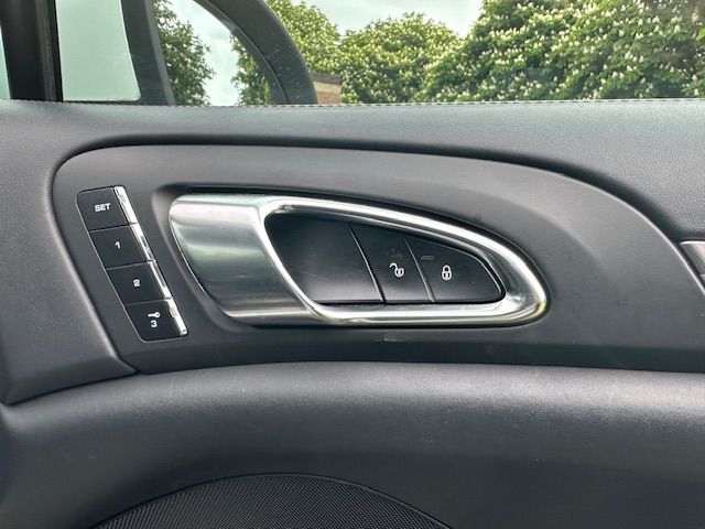 Porsche Cayenne 4.2 TD V8 S SUV 5dr Diesel TiptronicS 4WD Euro 5 (s/s) (382 ps) 5dr Automatic 2013