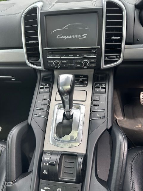 Porsche Cayenne 4.2 TD V8 S SUV 5dr Diesel TiptronicS 4WD Euro 5 (s/s) (382 ps) 5dr Automatic 2013