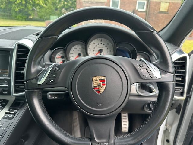 Porsche Cayenne 4.2 TD V8 S SUV 5dr Diesel TiptronicS 4WD Euro 5 (s/s) (382 ps) 5dr Automatic 2013