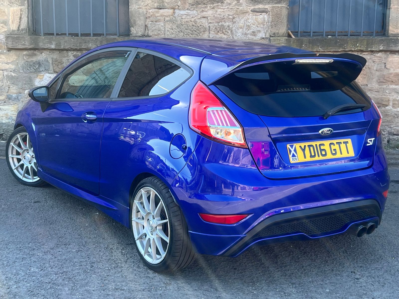 2016 Ford Fiesta 1.6T EcoBoost ST-2 Hatchback 3dr Petrol Manual Euro 6 (182 ps), exterior view 2