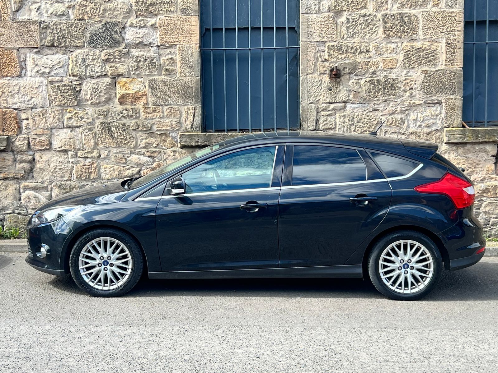 2012 Ford Focus 1.6 TDCi Zetec Hatchback 5dr Diesel Manual Euro 5 (s/s) (115 ps), exterior view 4