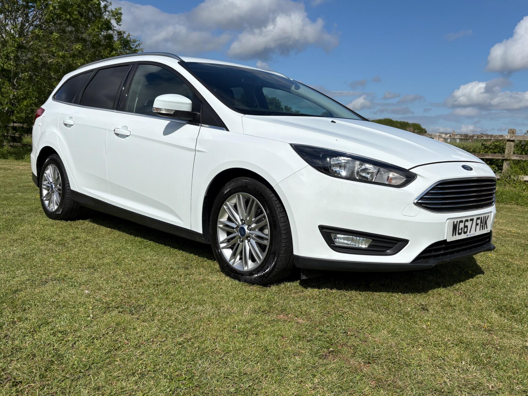 2017 Ford Focus 1.0T EcoBoost Zetec Edition Euro 6 (s/s) 5dr, exterior view 3
