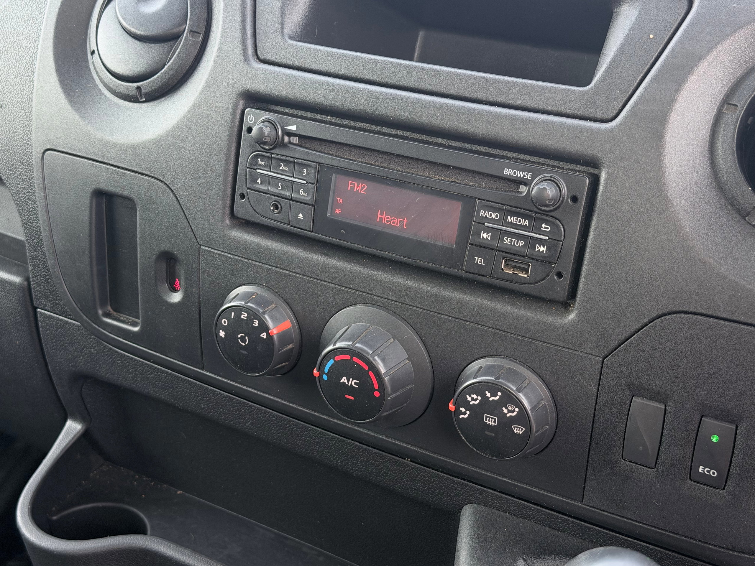 2019 69 NISSAN NV400