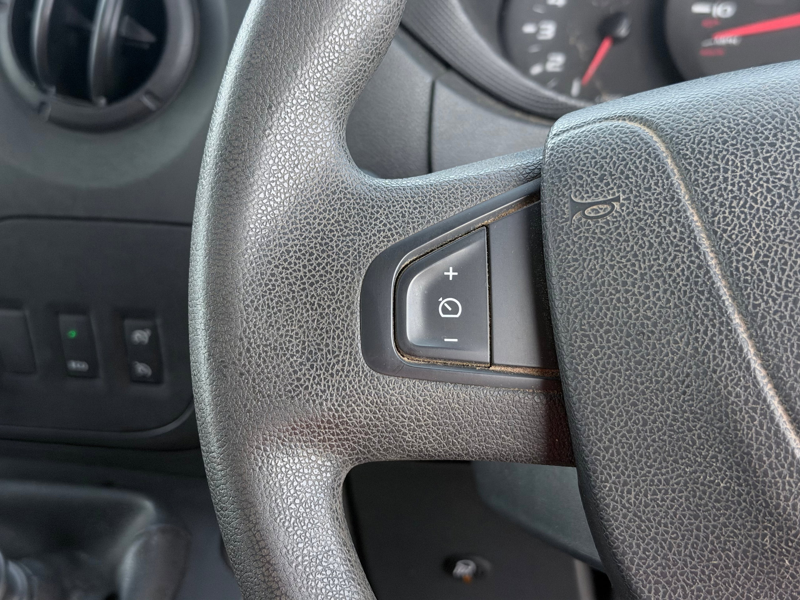 2019 69 NISSAN NV400