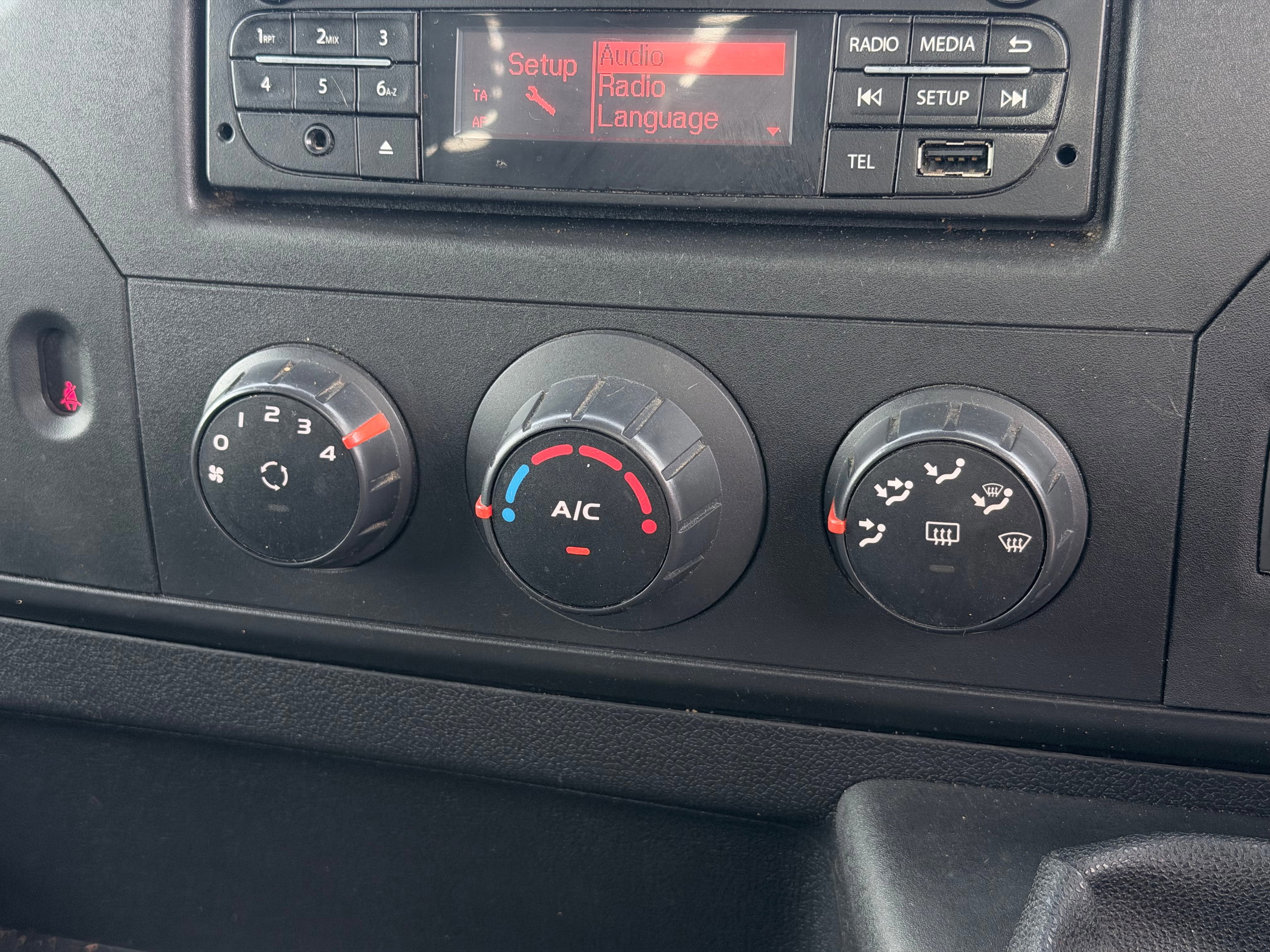 2019 69 NISSAN NV400