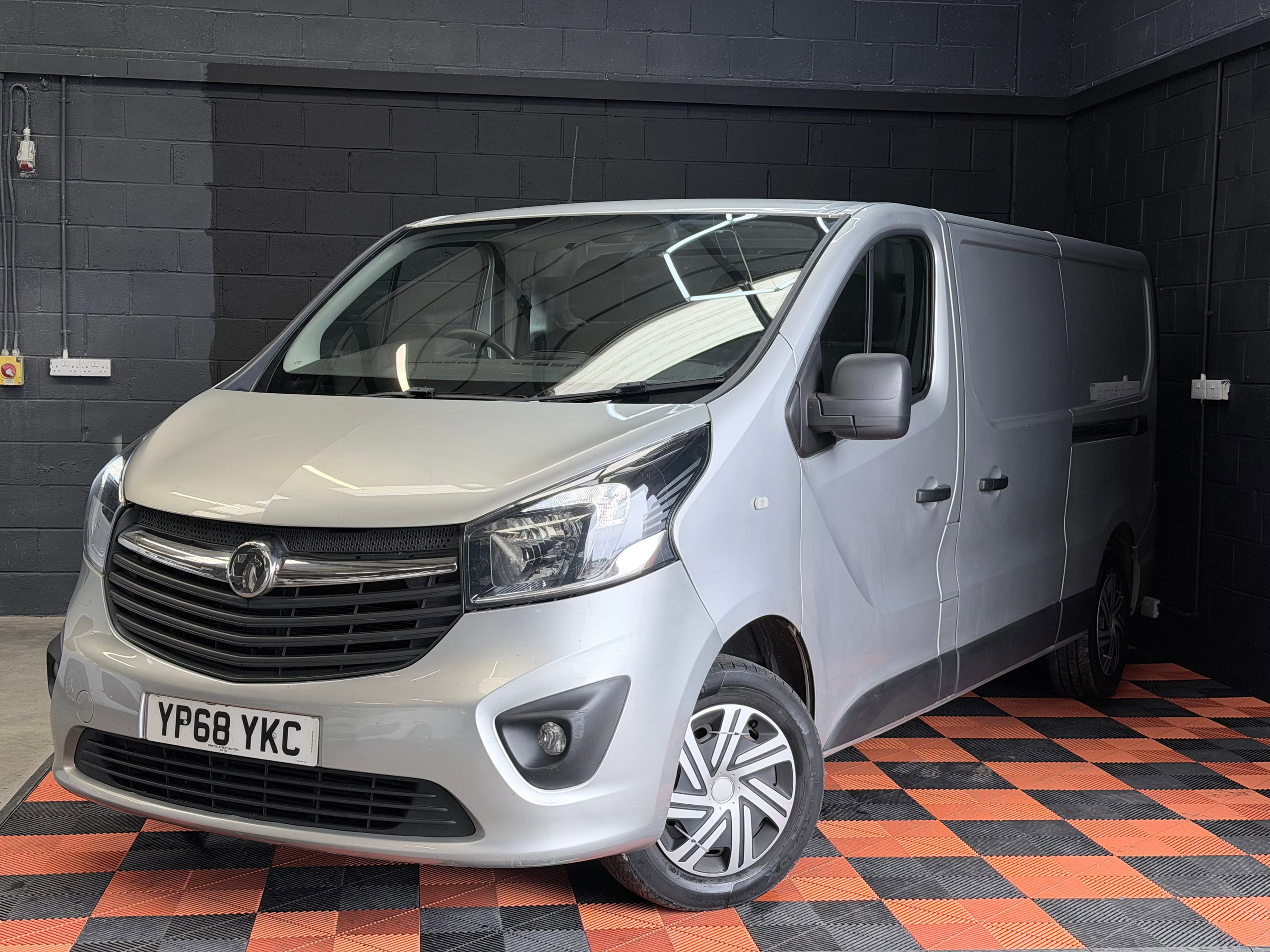 2018 68 VAUXHALL VIVARO