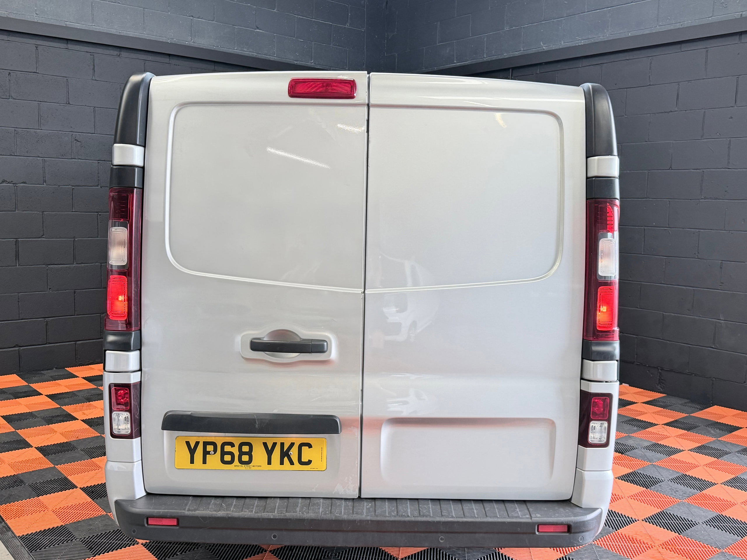 2018 68 VAUXHALL VIVARO