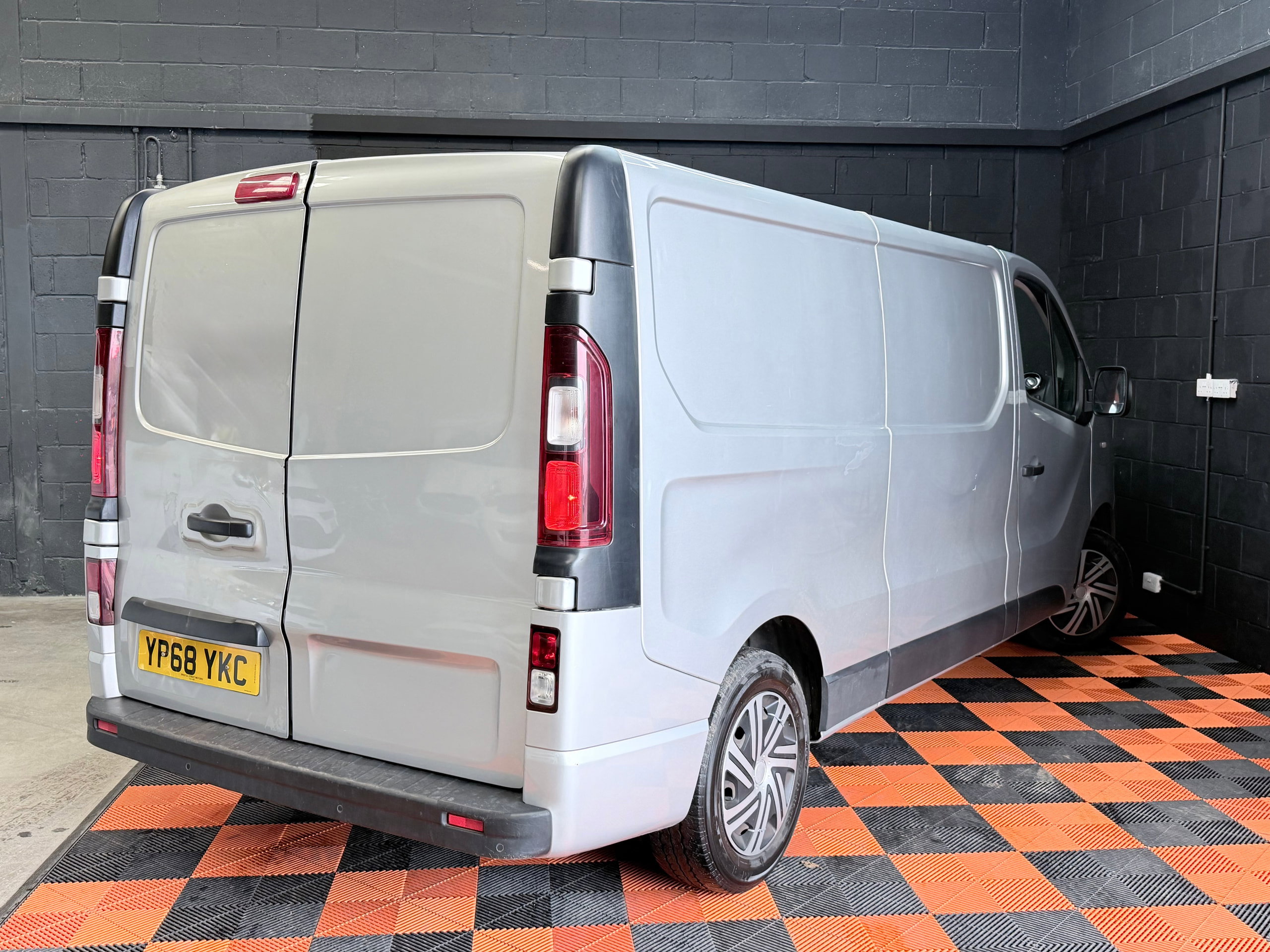 2018 68 VAUXHALL VIVARO
