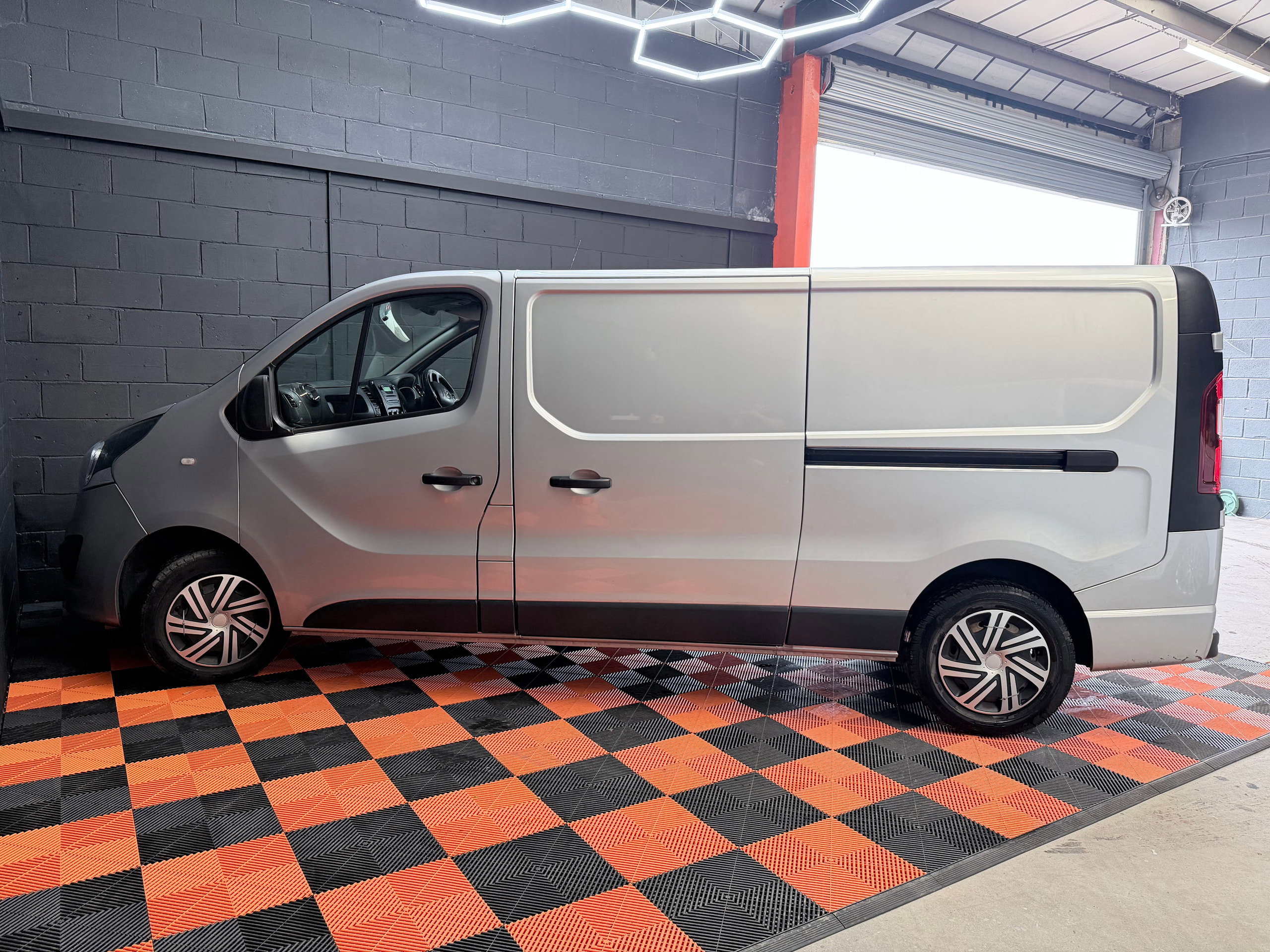 2018 68 VAUXHALL VIVARO