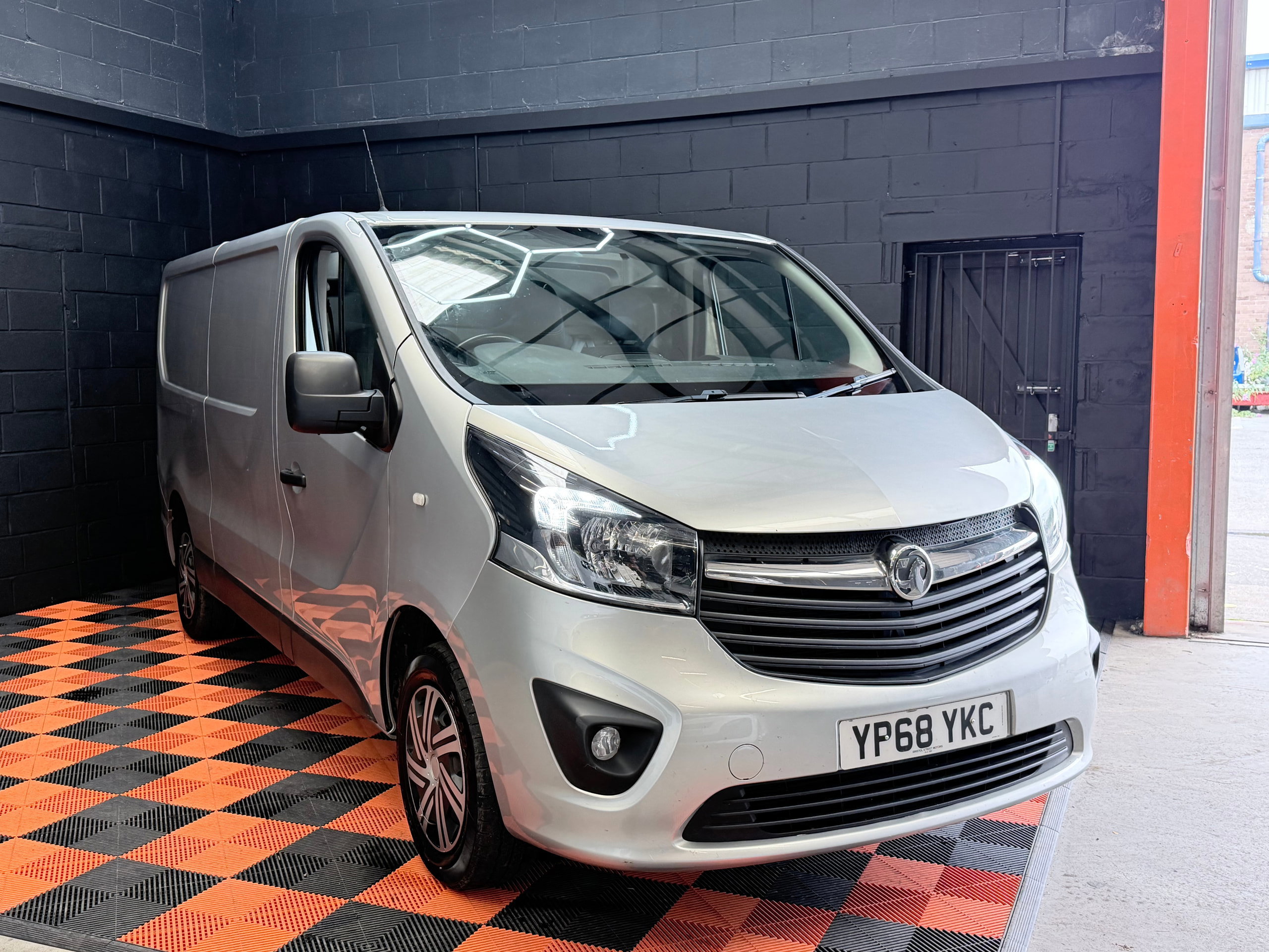 2018 68 VAUXHALL VIVARO
