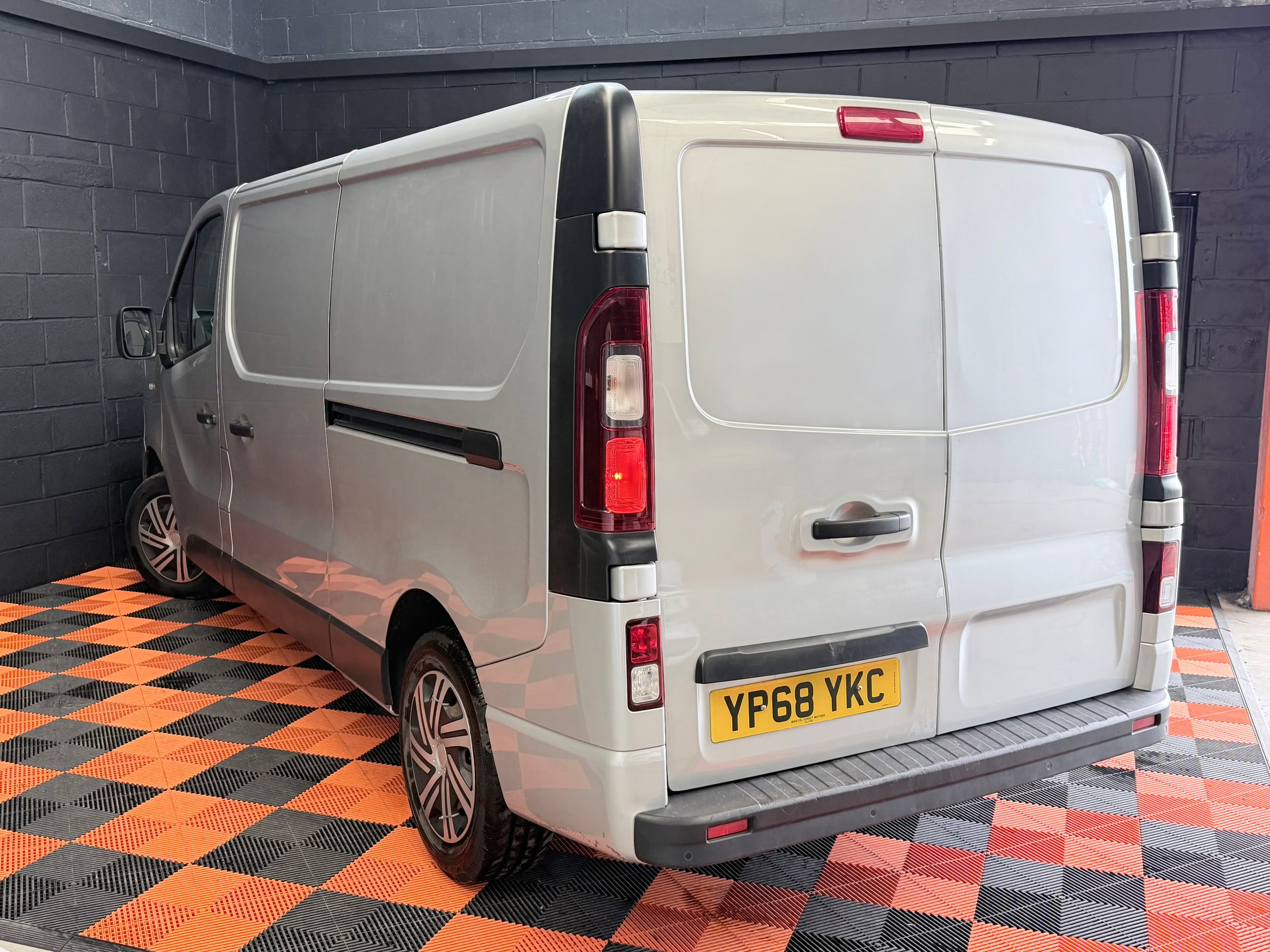 2018 68 VAUXHALL VIVARO