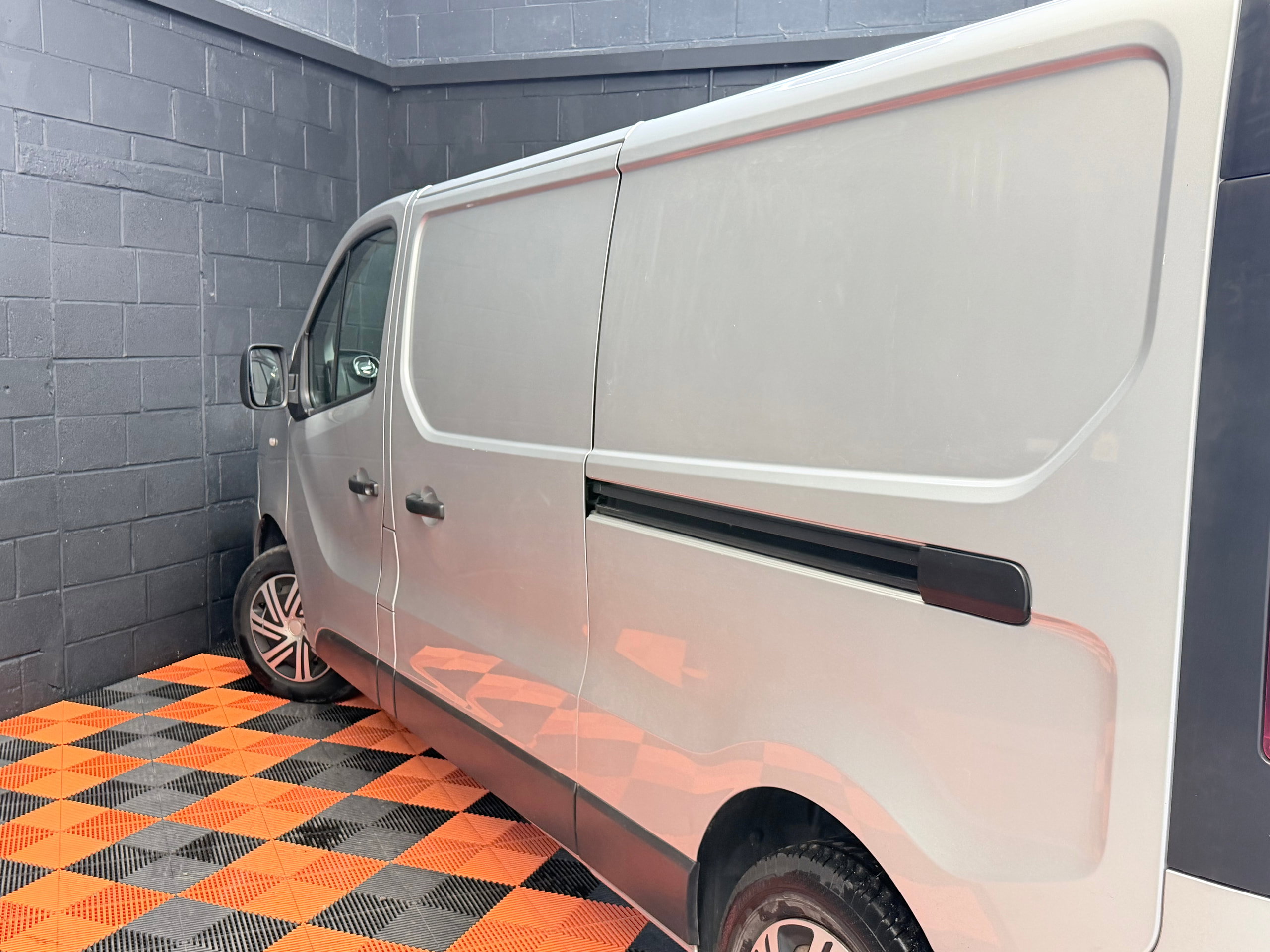 2018 68 VAUXHALL VIVARO