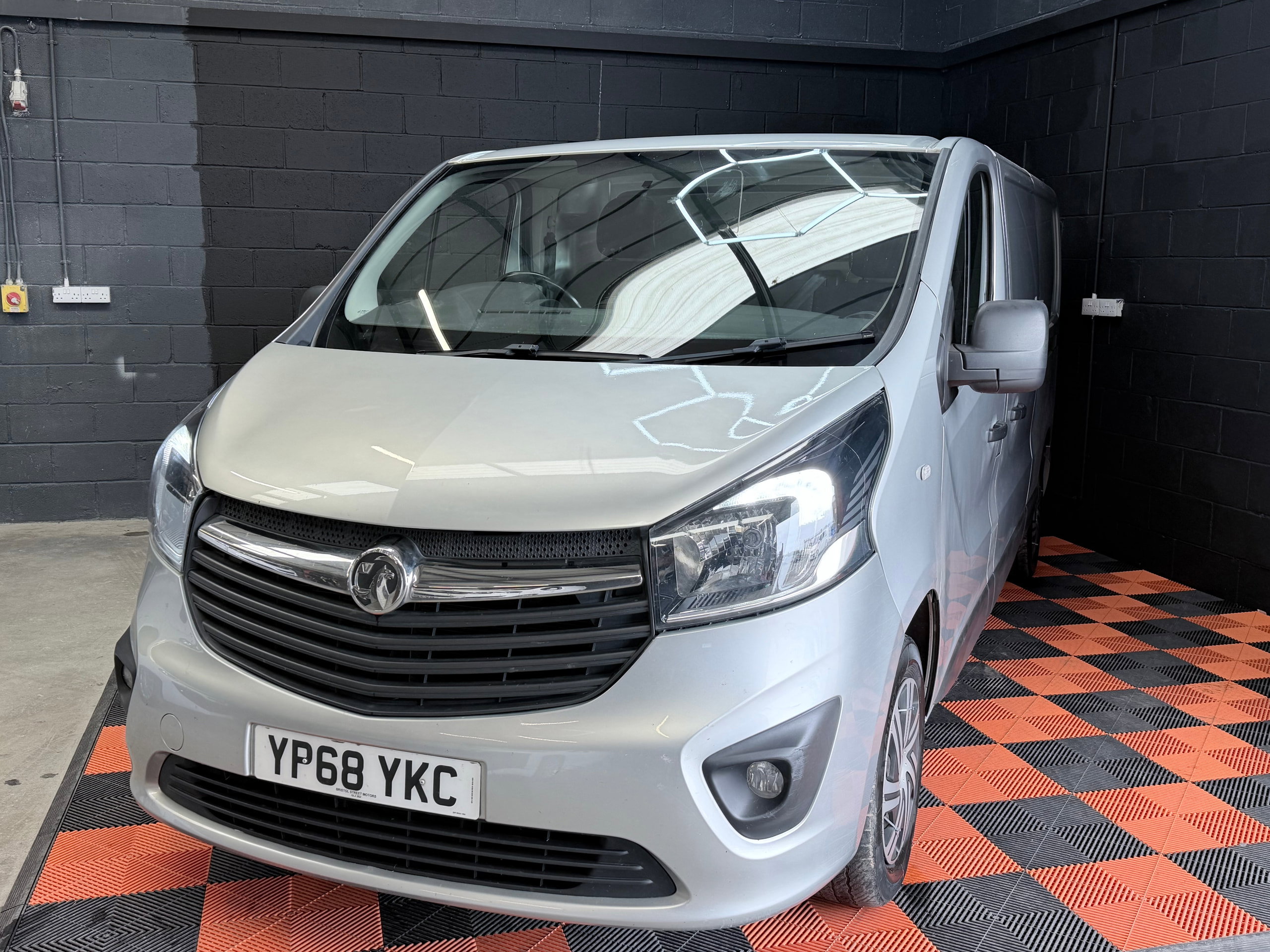 2018 68 VAUXHALL VIVARO