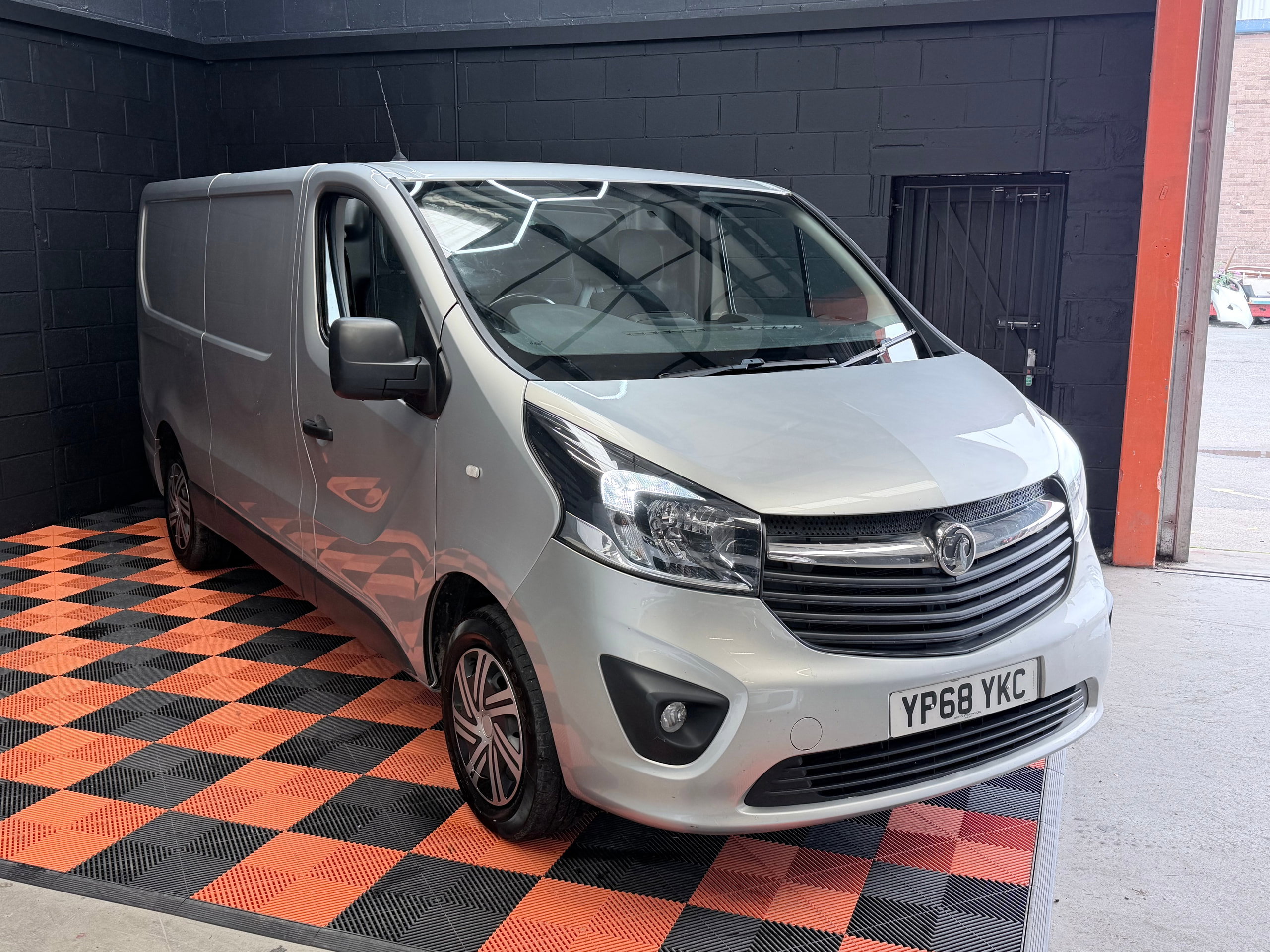 2018 68 VAUXHALL VIVARO