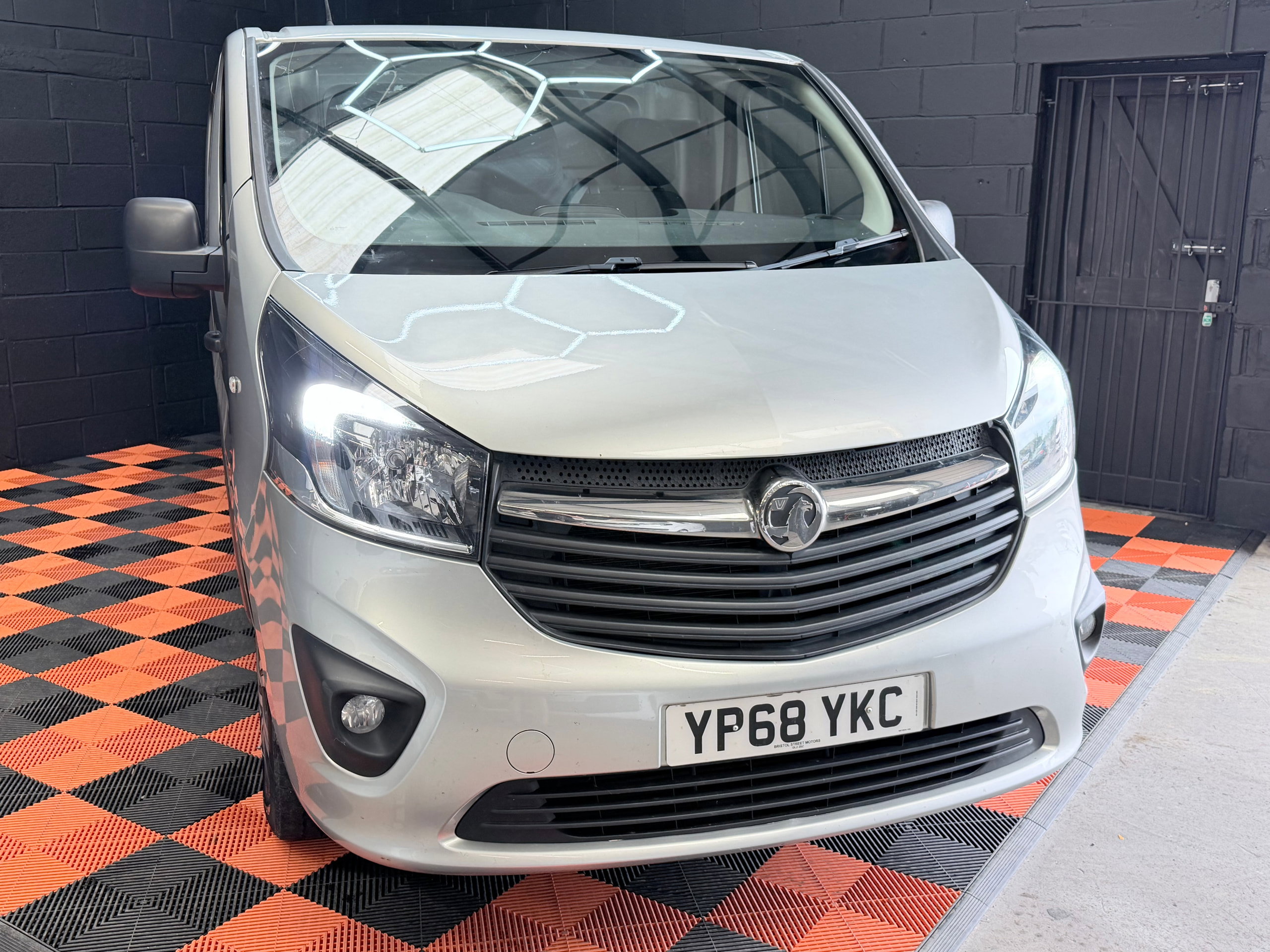 2018 68 VAUXHALL VIVARO