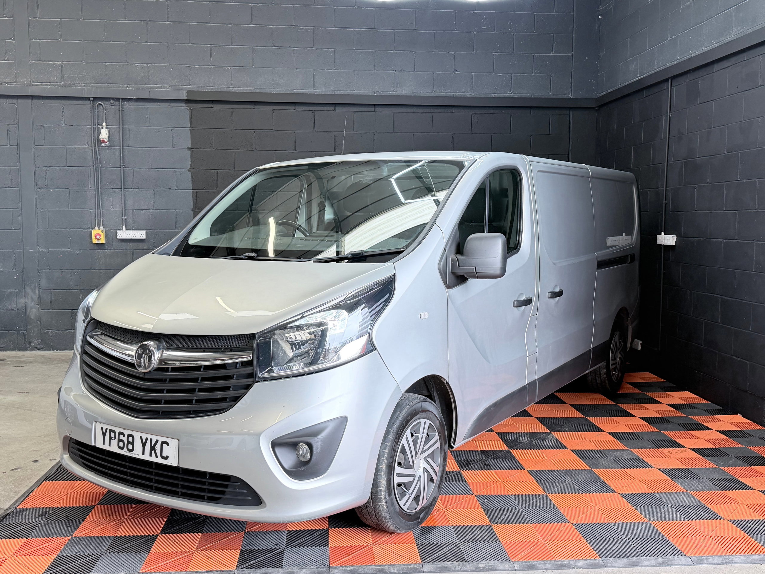 2018 68 VAUXHALL VIVARO