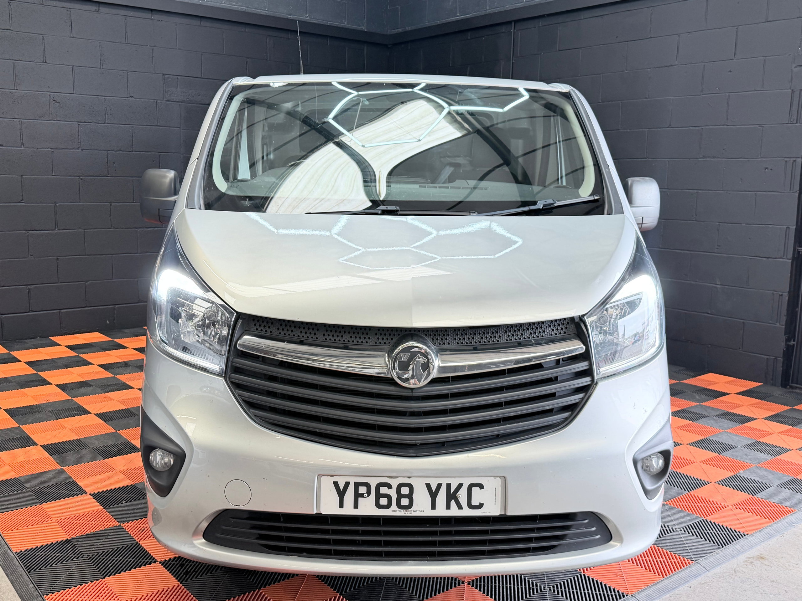 2018 68 VAUXHALL VIVARO