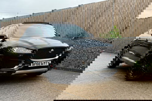 Jaguar F-PACE