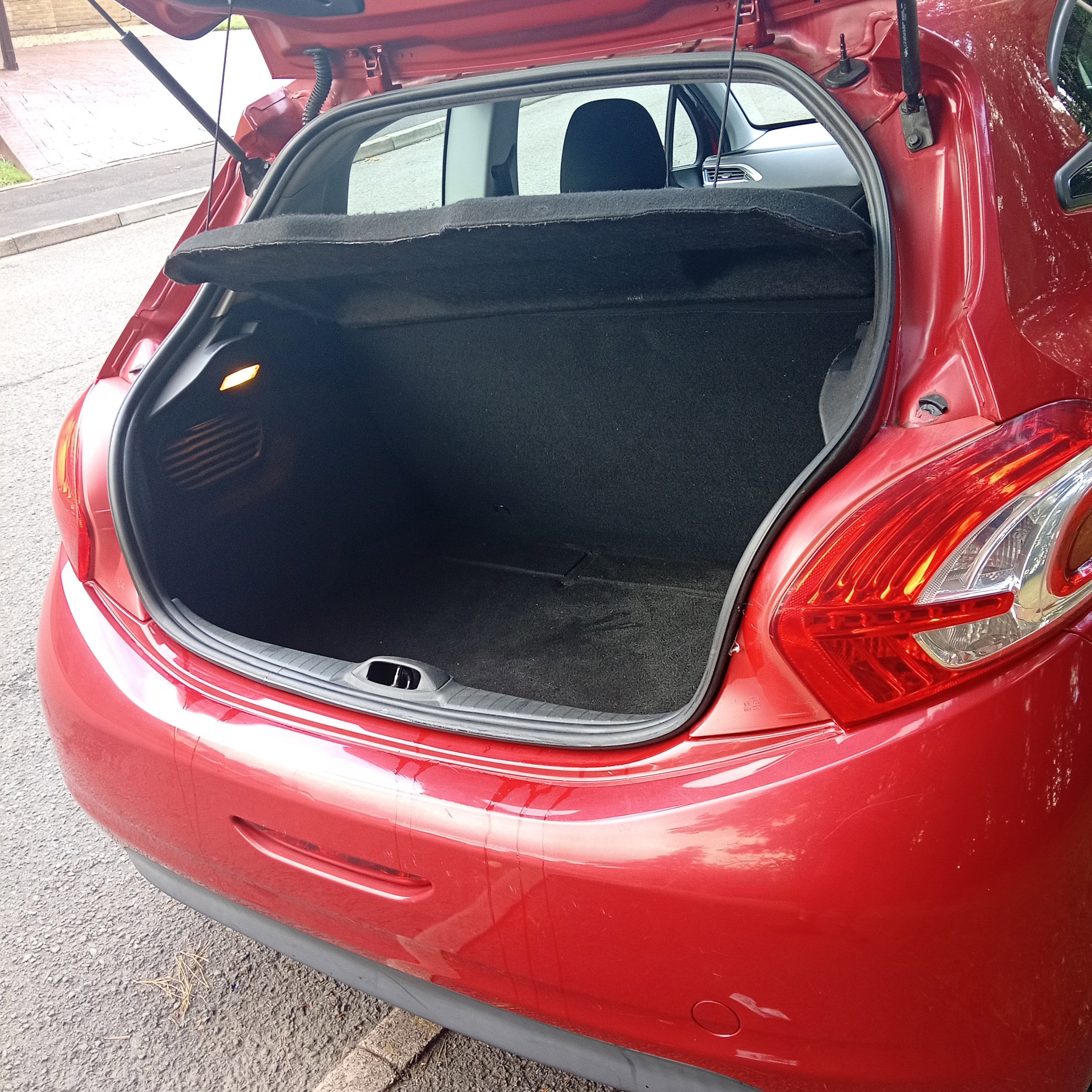 2013 63 PEUGEOT 208