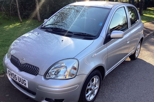 2005 YARIS 1.3 VVT I COLOUR COLLECTION HATCHBACK 5DR PETROL MANUAL 133 G KM,... photo