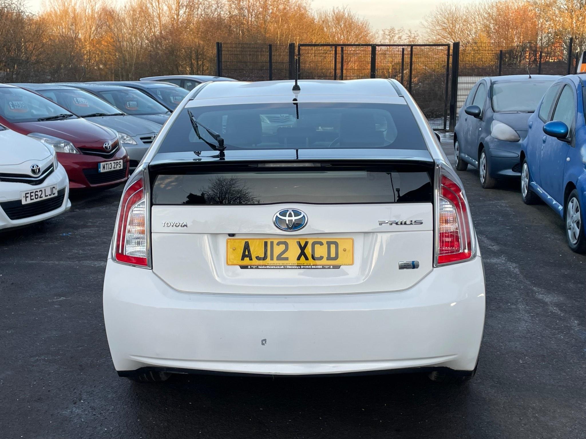 Used Toyota Prius 1.8 VVTh T4 CVT Euro 5 (s/s) 5dr 2012 5dr Automatic