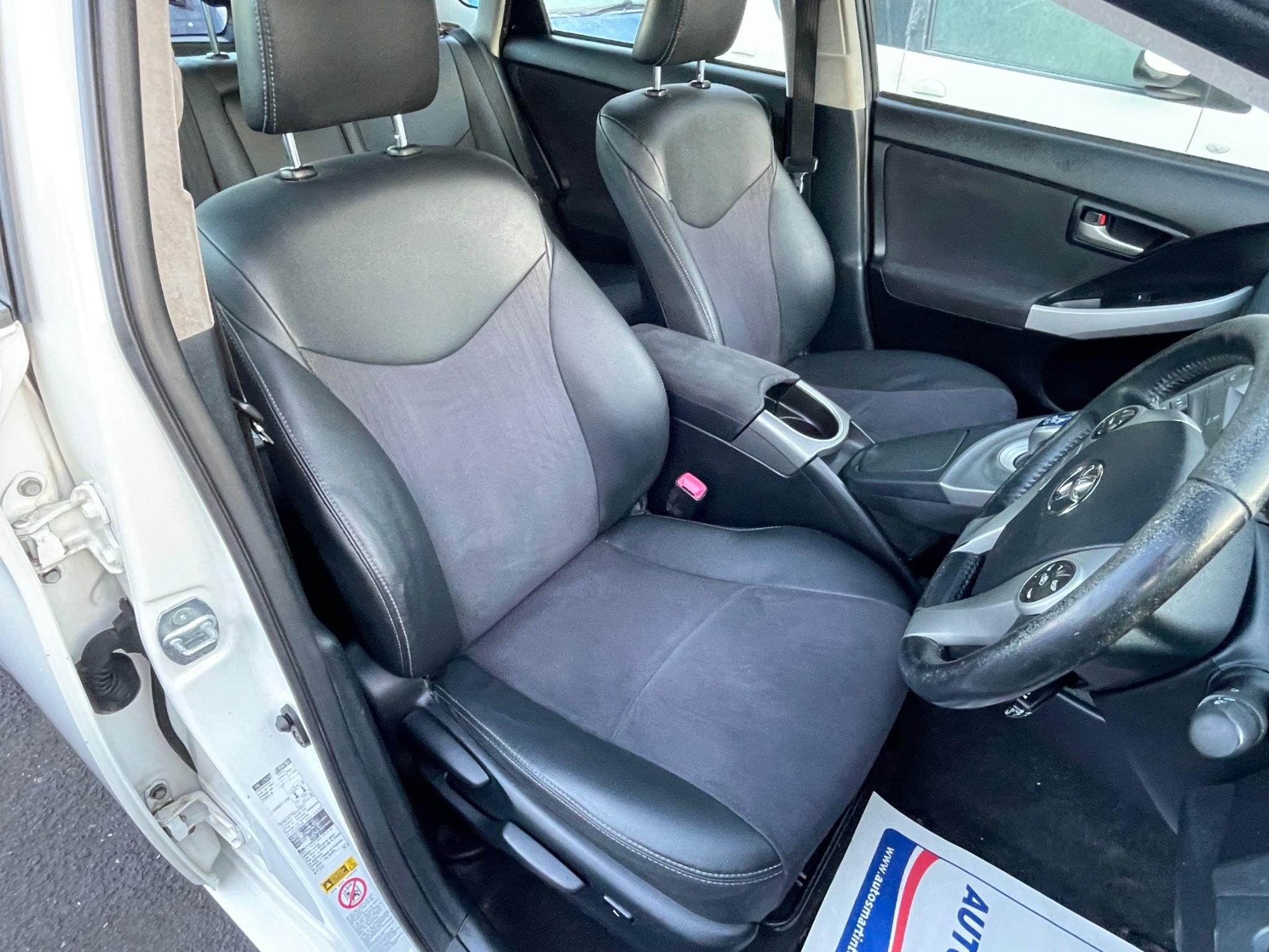 Used Toyota Prius 1.8 VVTh T4 CVT Euro 5 (s/s) 5dr 2012 5dr Automatic