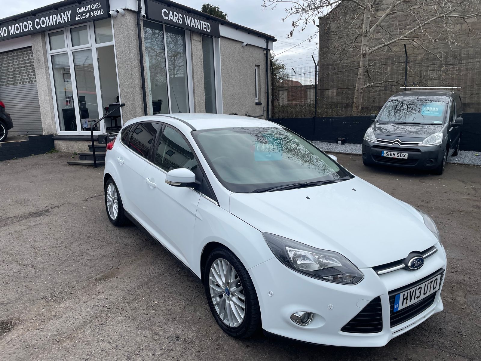 2013 Ford Focus 1.0T EcoBoost Zetec Hatchback 5dr Petrol Manual Euro 5 (s/s) (125 ps) for sale, exterior front view