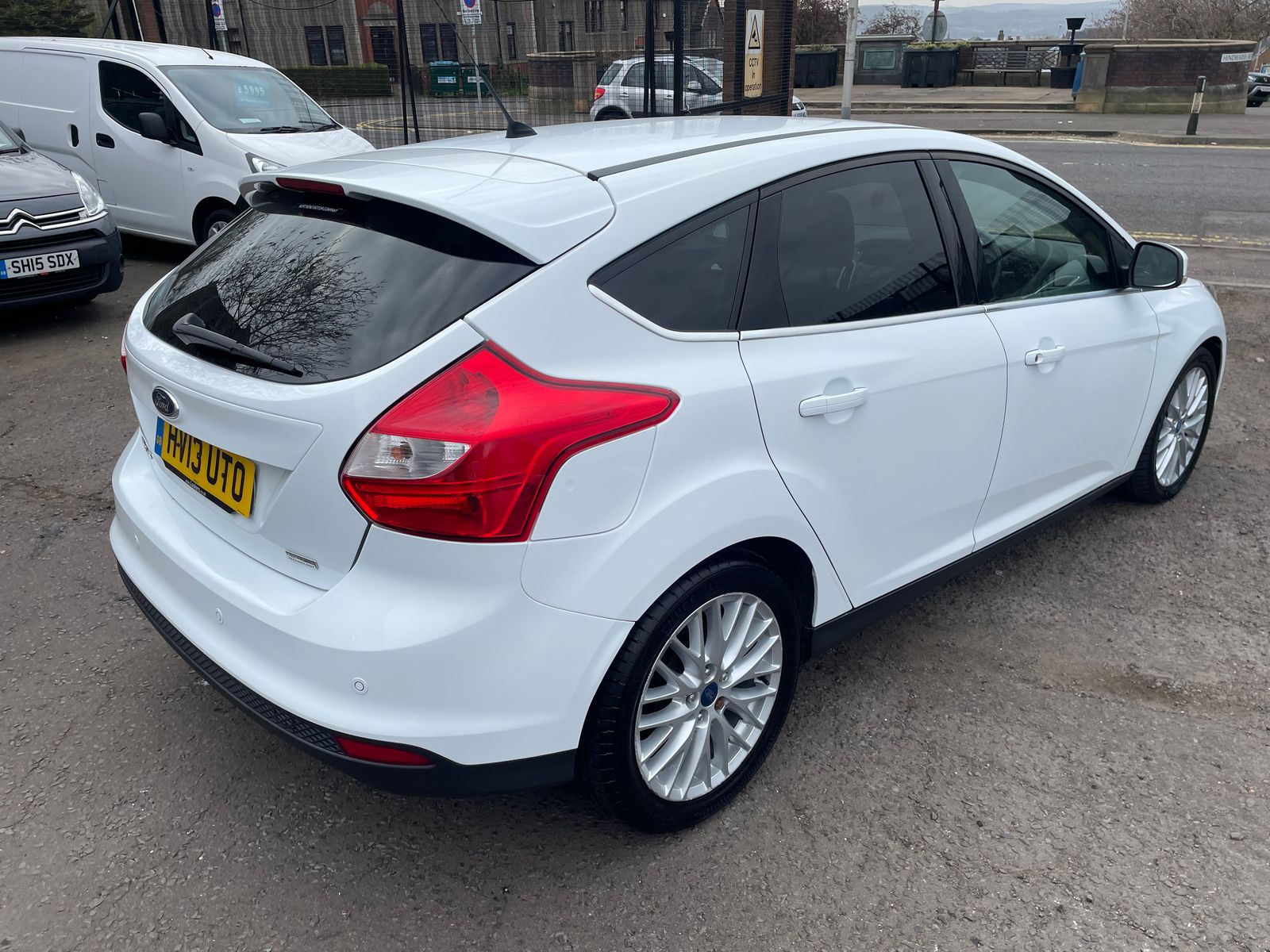 2013 Ford Focus 1.0T EcoBoost Zetec Hatchback 5dr Petrol Manual Euro 5 (s/s) (125 ps), exterior view 4