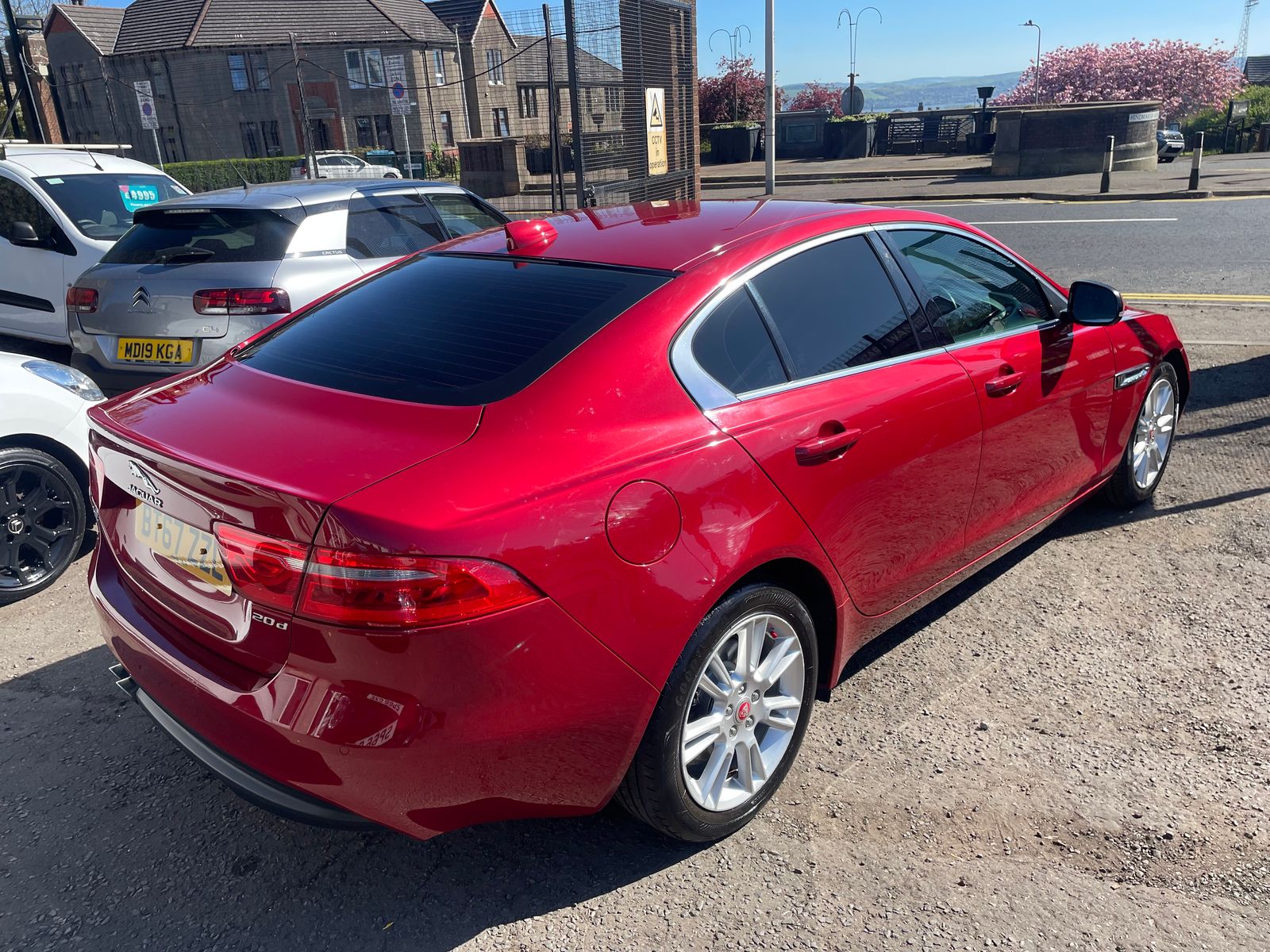 2017 Jaguar XE 2.0d Prestige Saloon 4dr Diesel Auto Euro 6 (s/s) (180 ps), exterior view 4