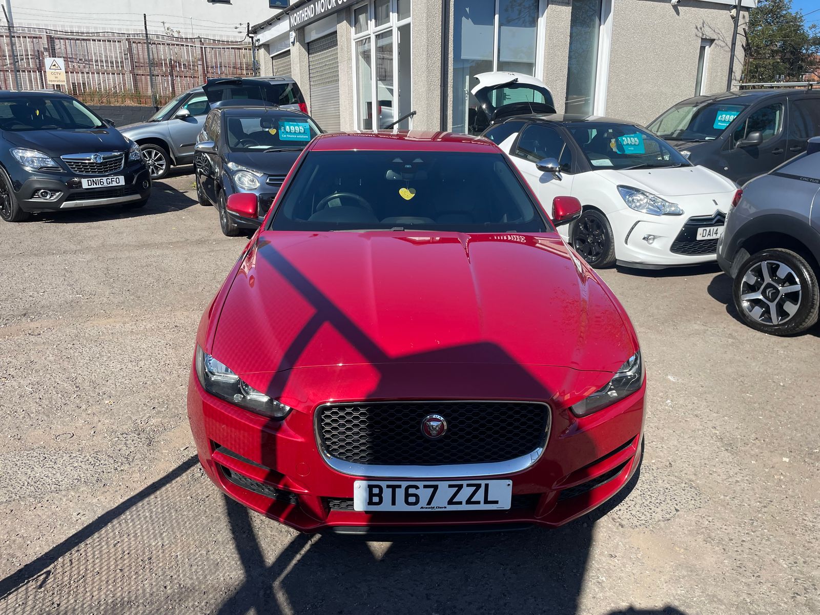 2017 Jaguar XE 2.0d Prestige Saloon 4dr Diesel Auto Euro 6 (s/s) (180 ps), exterior view 2