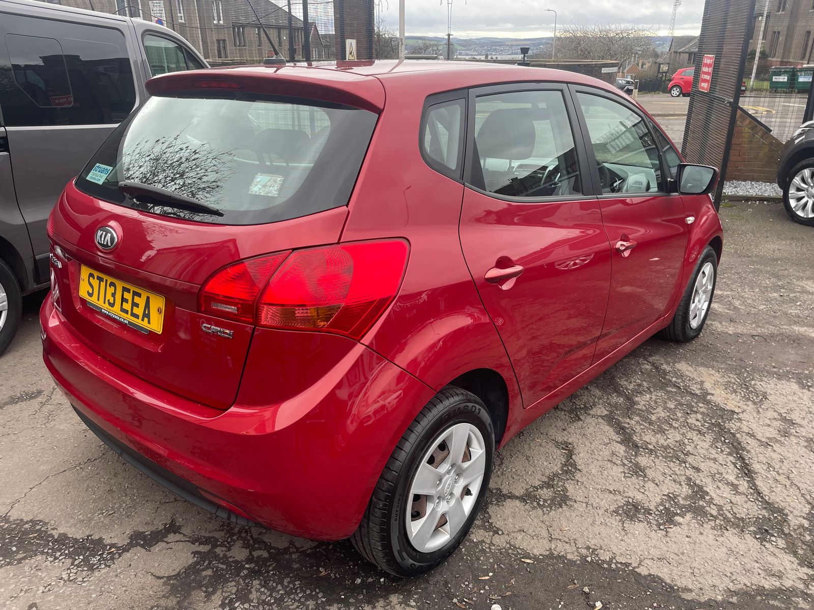 2013 Kia Venga 1.4 CRDi 1 Air MPV 5dr Diesel Manual Euro 5 (89 bhp), exterior view 4