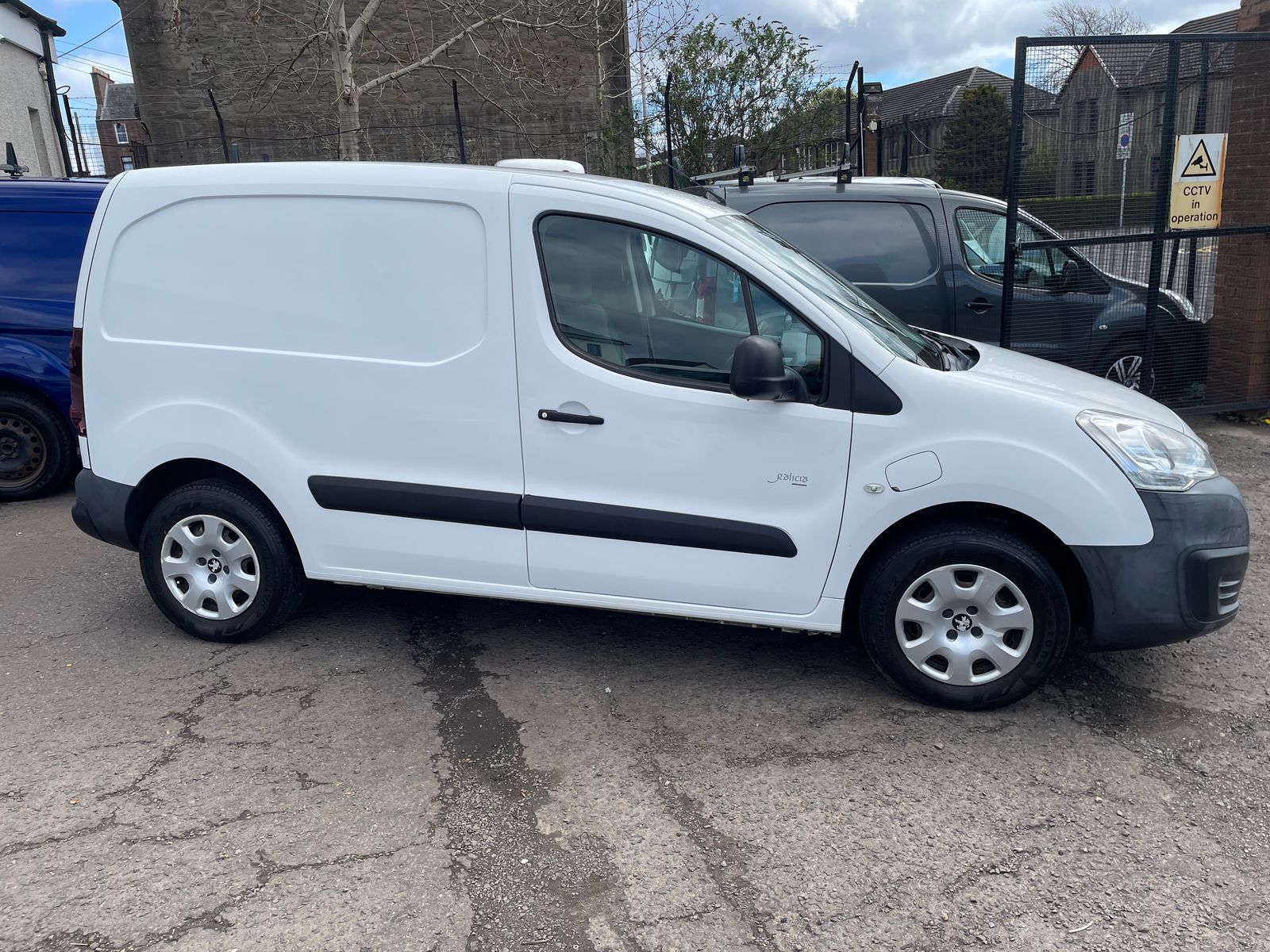 2015 Peugeot e-Partner 636 SE Panel Van 6dr Electric Automatic FWD L1 H1 (164 g/km, 47 bhp), exterior view 3