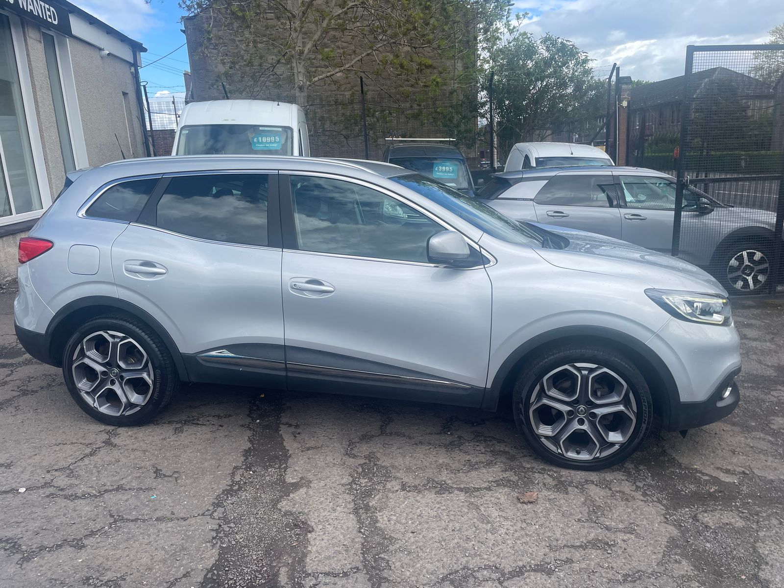 2015 Renault Kadjar 1.5 dCi Dynamique S Nav SUV 5dr Diesel Manual Euro 6 (s/s) (110 ps), exterior view 3
