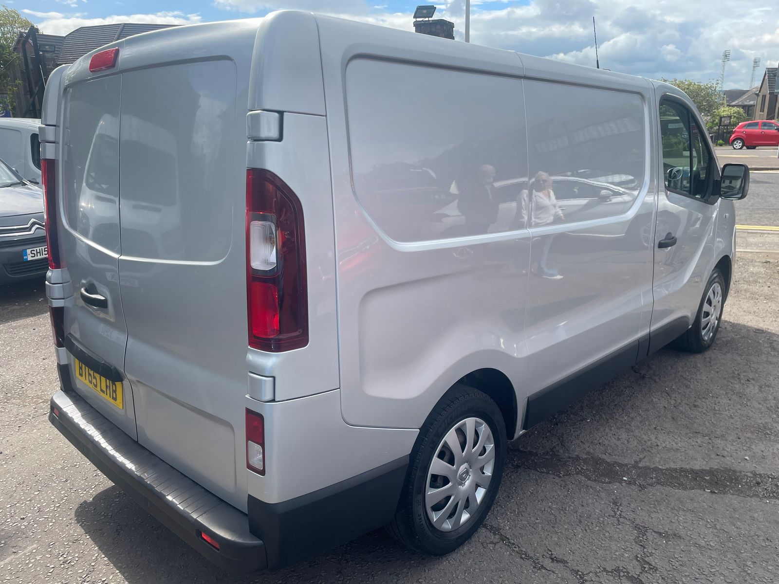 2016 Renault Trafic 1.6 dCi ENERGY 27 Business+ Panel Van 5dr Diesel Manual SWB Standard Roof Euro 5 (s/s) (120 ps), exterior view 4