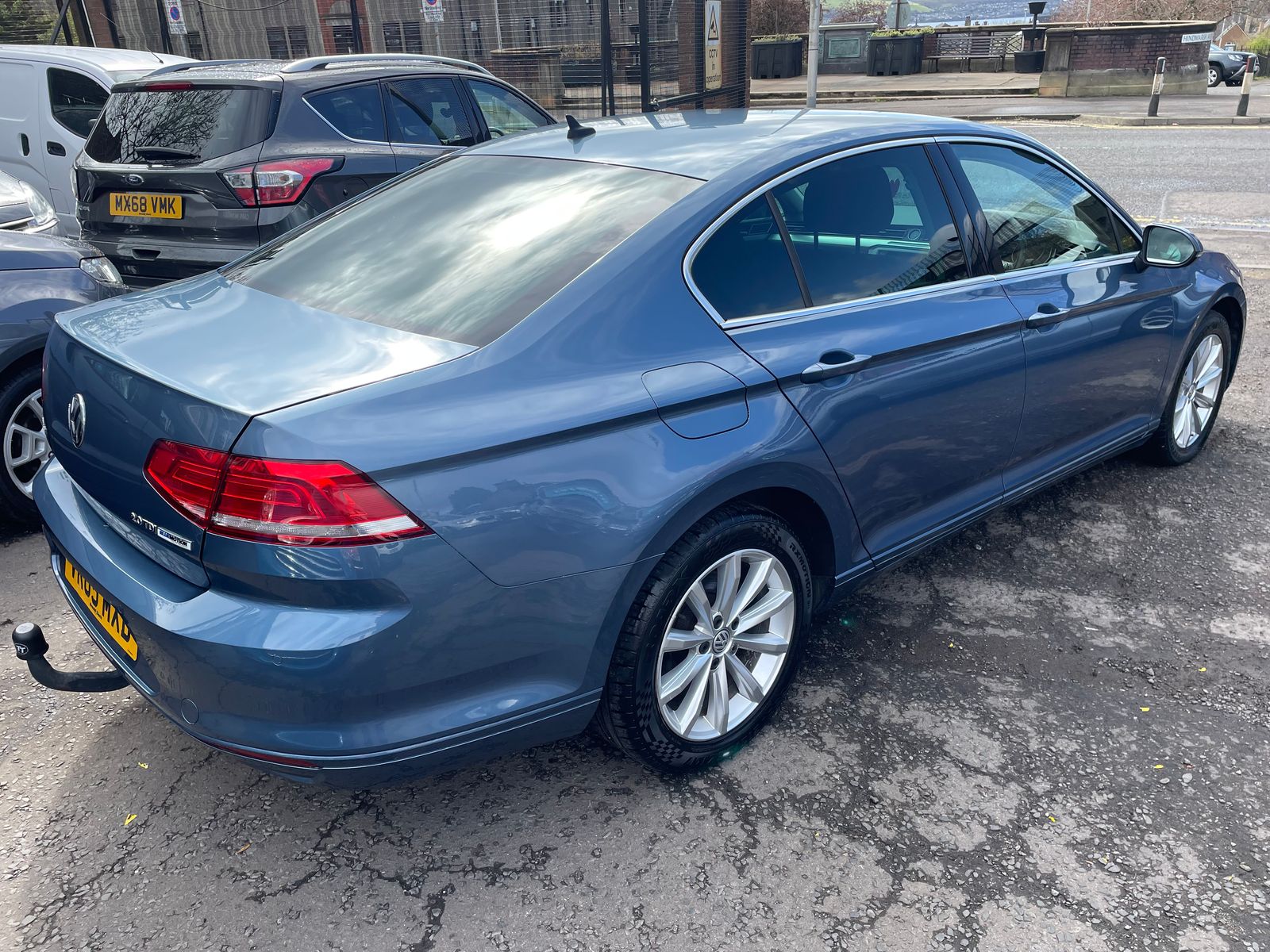 2015 Volkswagen Passat 2.0 TDI BlueMotion Tech SE Business Saloon 4dr Diesel DSG Euro 6 (s/s) (150 ps), exterior view 4