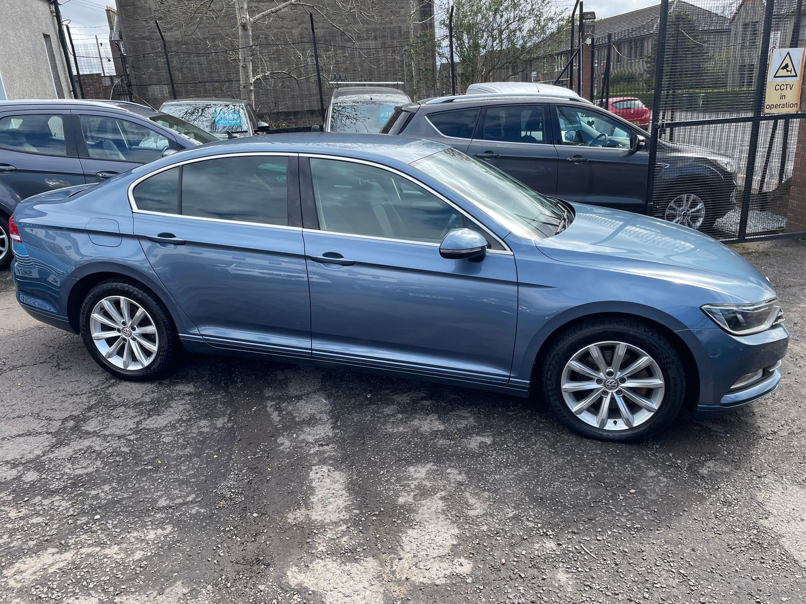 2015 Volkswagen Passat 2.0 TDI BlueMotion Tech SE Business Saloon 4dr Diesel DSG Euro 6 (s/s) (150 ps), exterior view 3