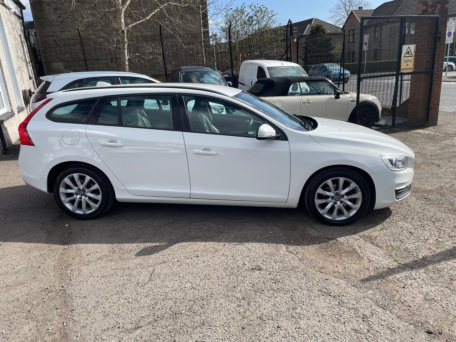 2017 Volvo V60 2.0 D4 Business Edition Lux Estate 5dr Diesel Manual Euro 6 (s/s) (190 ps), exterior view 3