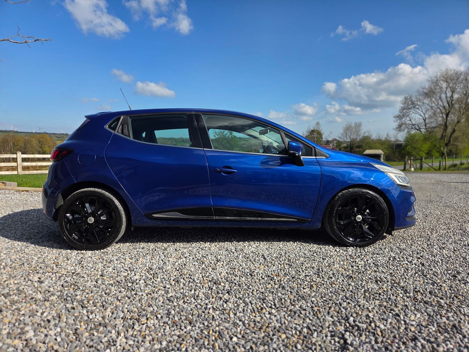 2016 Renault Clio 1.2 TCe Dynamique S Nav Hatchback 5dr Petrol Manual Euro 6 (s/s) (120 ps), exterior view 2