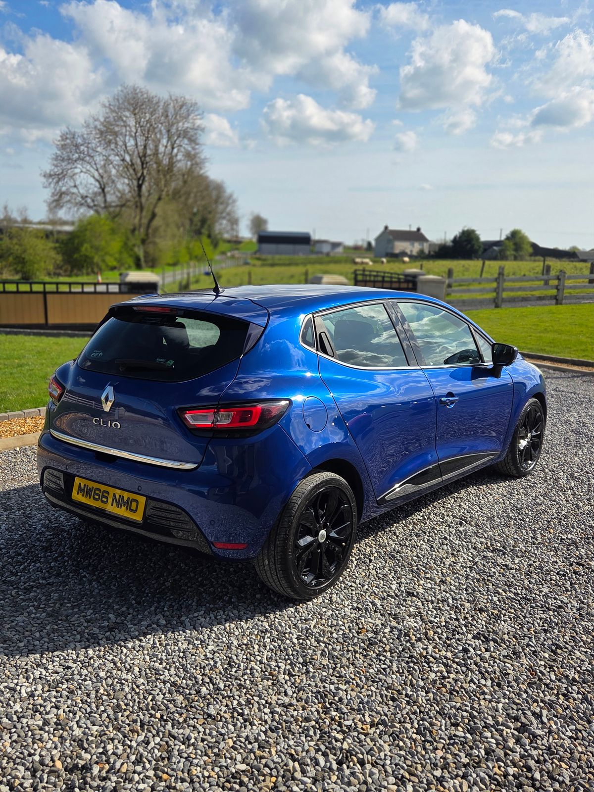 2016 Renault Clio 1.2 TCe Dynamique S Nav Hatchback 5dr Petrol Manual Euro 6 (s/s) (120 ps), exterior view 4