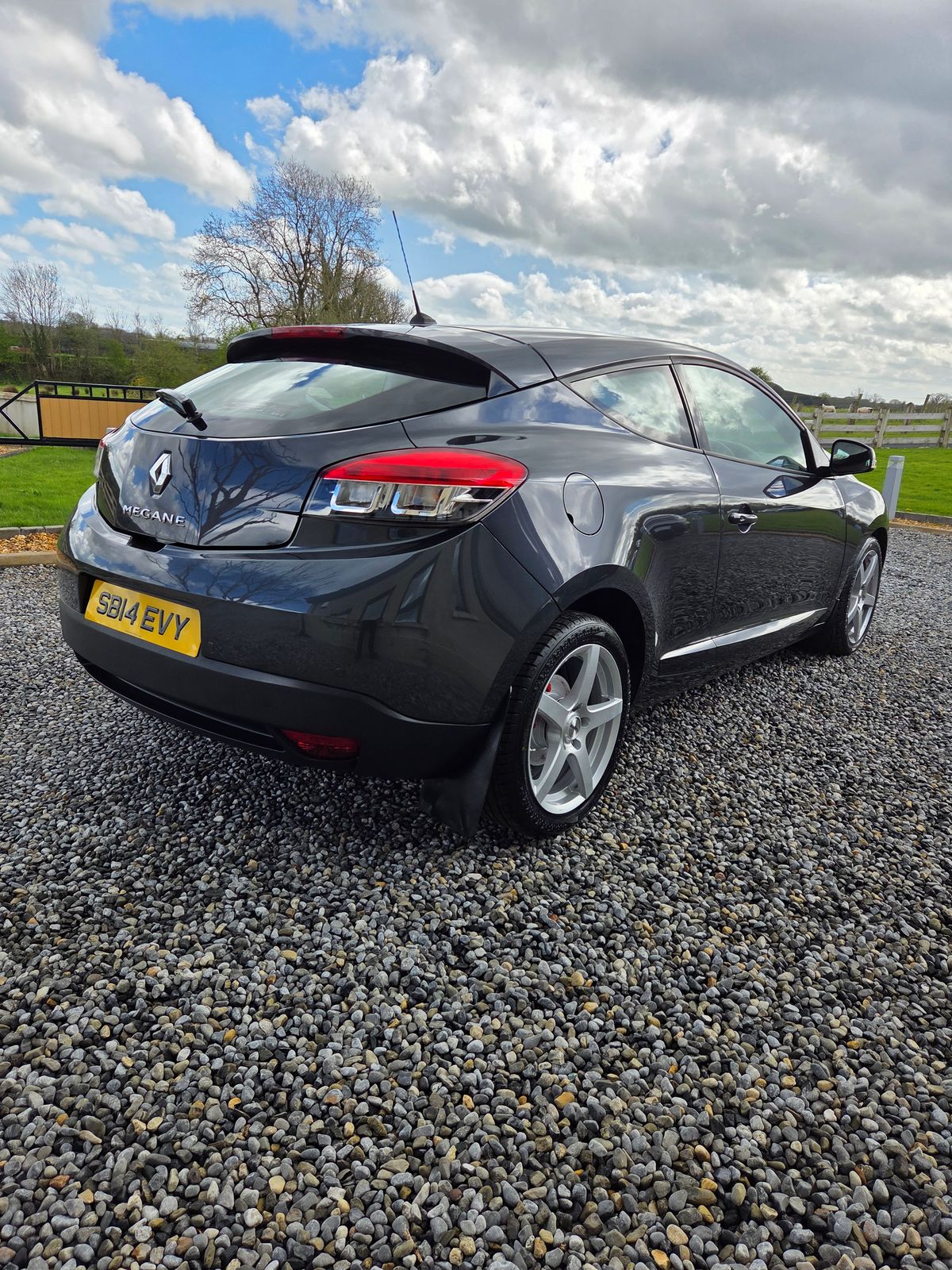 2014 Renault Megane 1.5 dCi ENERGY Dynamique TomTom Coupe 3dr Diesel Manual Euro 5 (s/s) (110 ps), exterior view 4